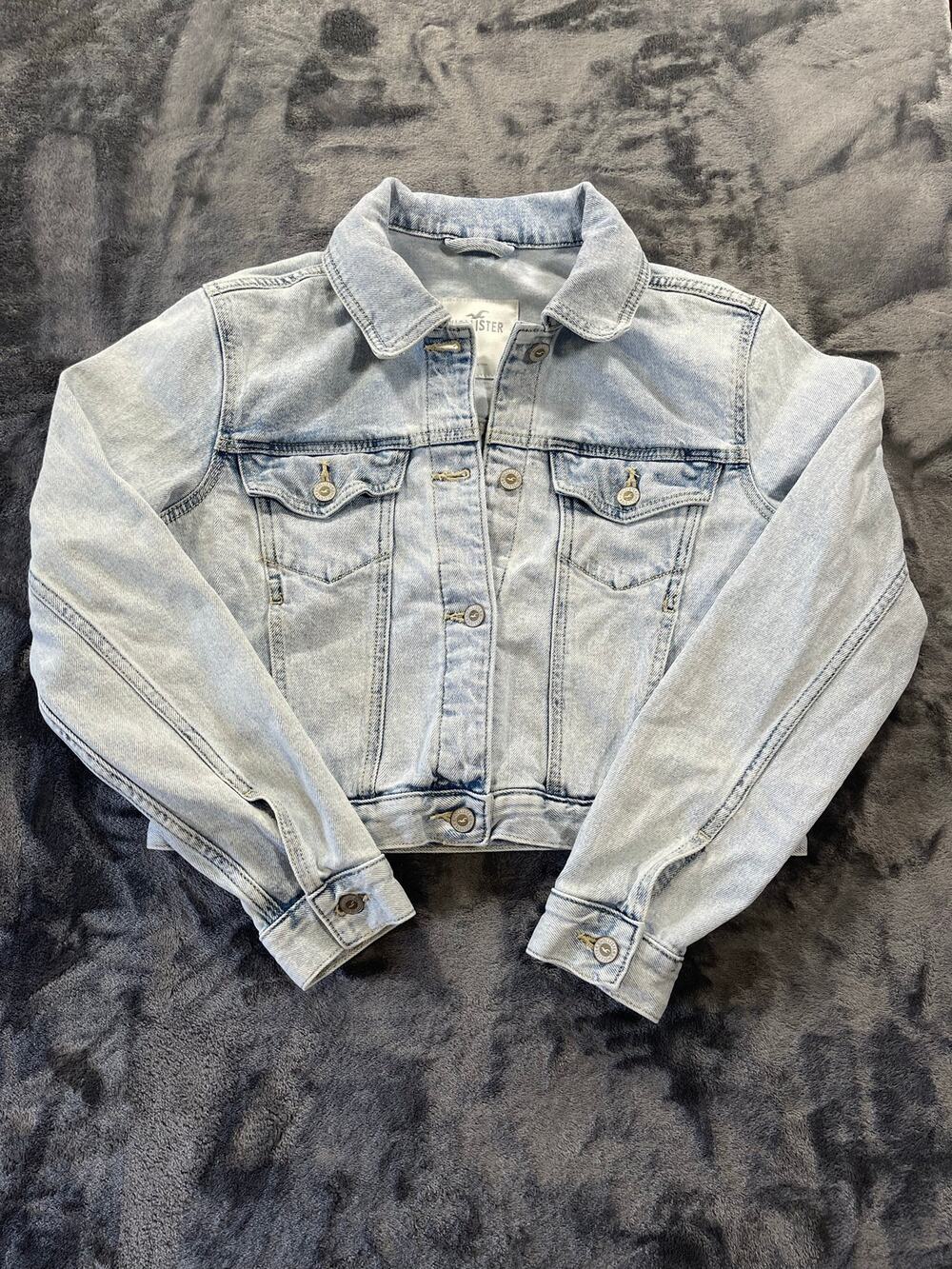 Hollister Light Wash Cropped Denim Trucker Jacket Size Medium